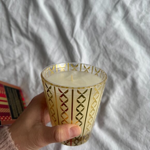 BRAND NEW Nest New York Holiday Candle - Picture 2 of 2